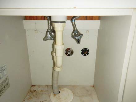 各水回りの水栓に接続