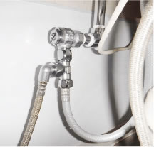 止水栓、給水管接続部から水漏れ