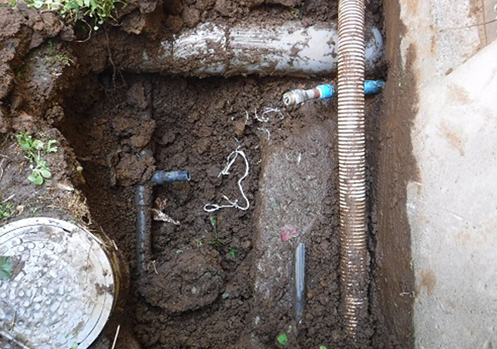 【写真】給水管の一部で漏水箇所を特定