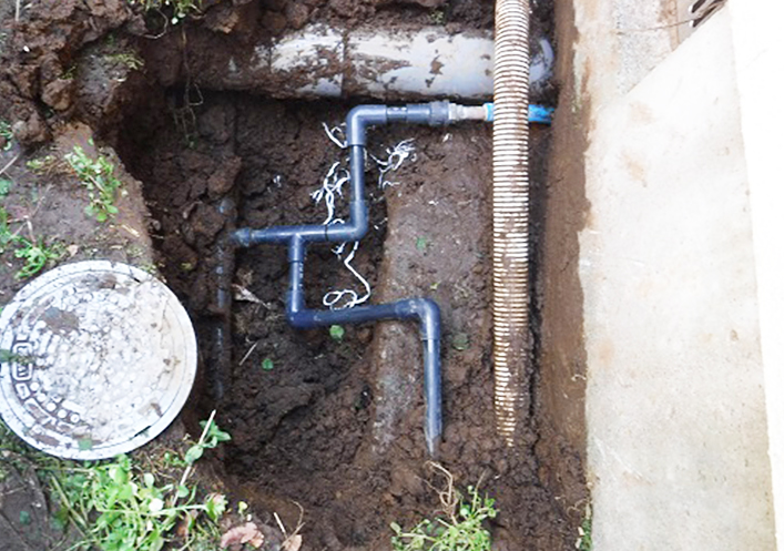 【写真】埋設給水管一部改修工事を施工