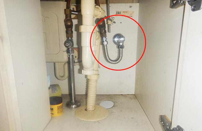 【写真】洗面水栓の給水管も新しくしました