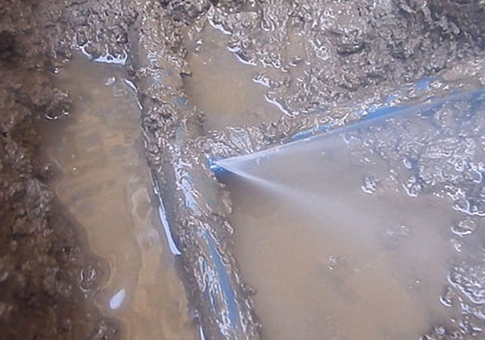 【写真】給水管に穴